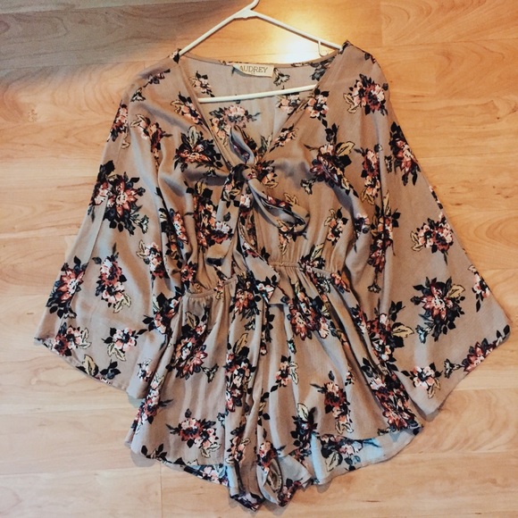 Audrey 3+1 Pants - Audrey 3+1 | Floral Tie-Front Romper